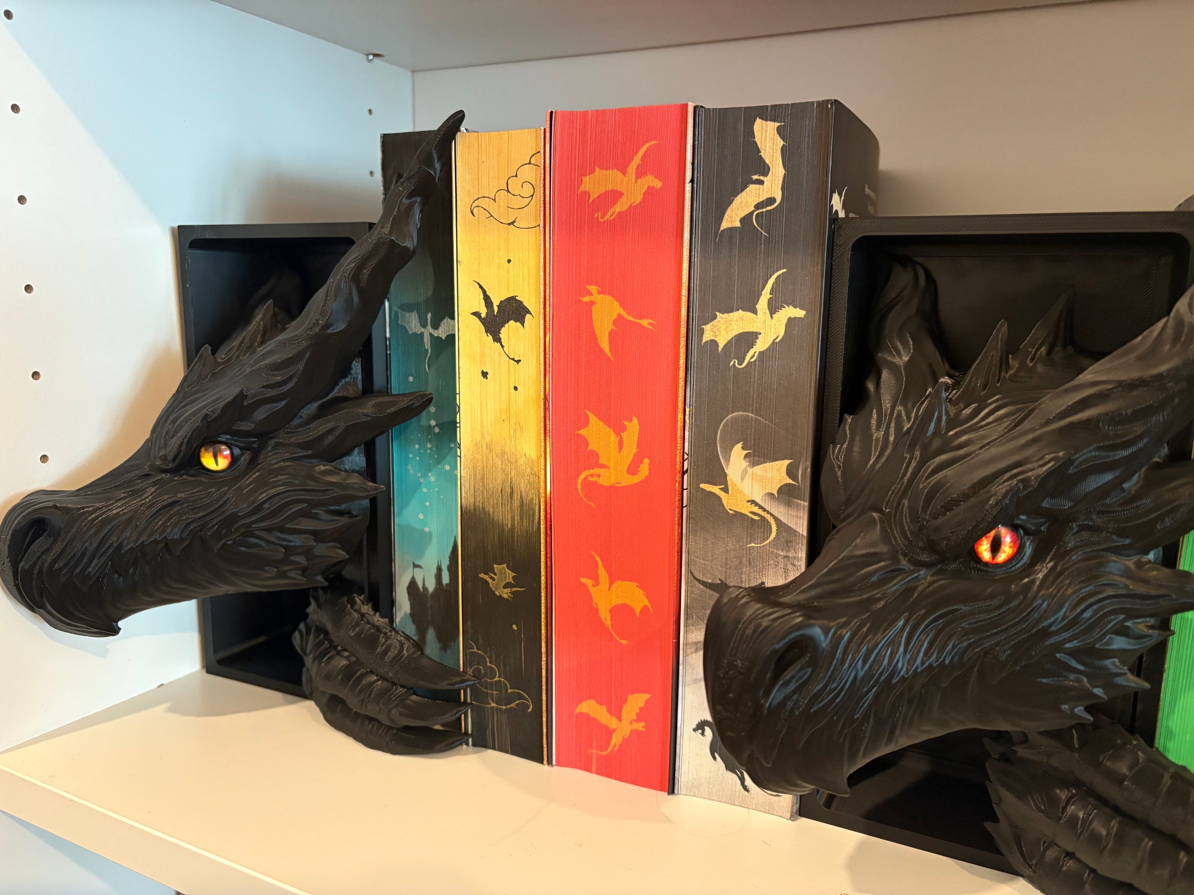 Book Nook Dragão com olho acrílico
